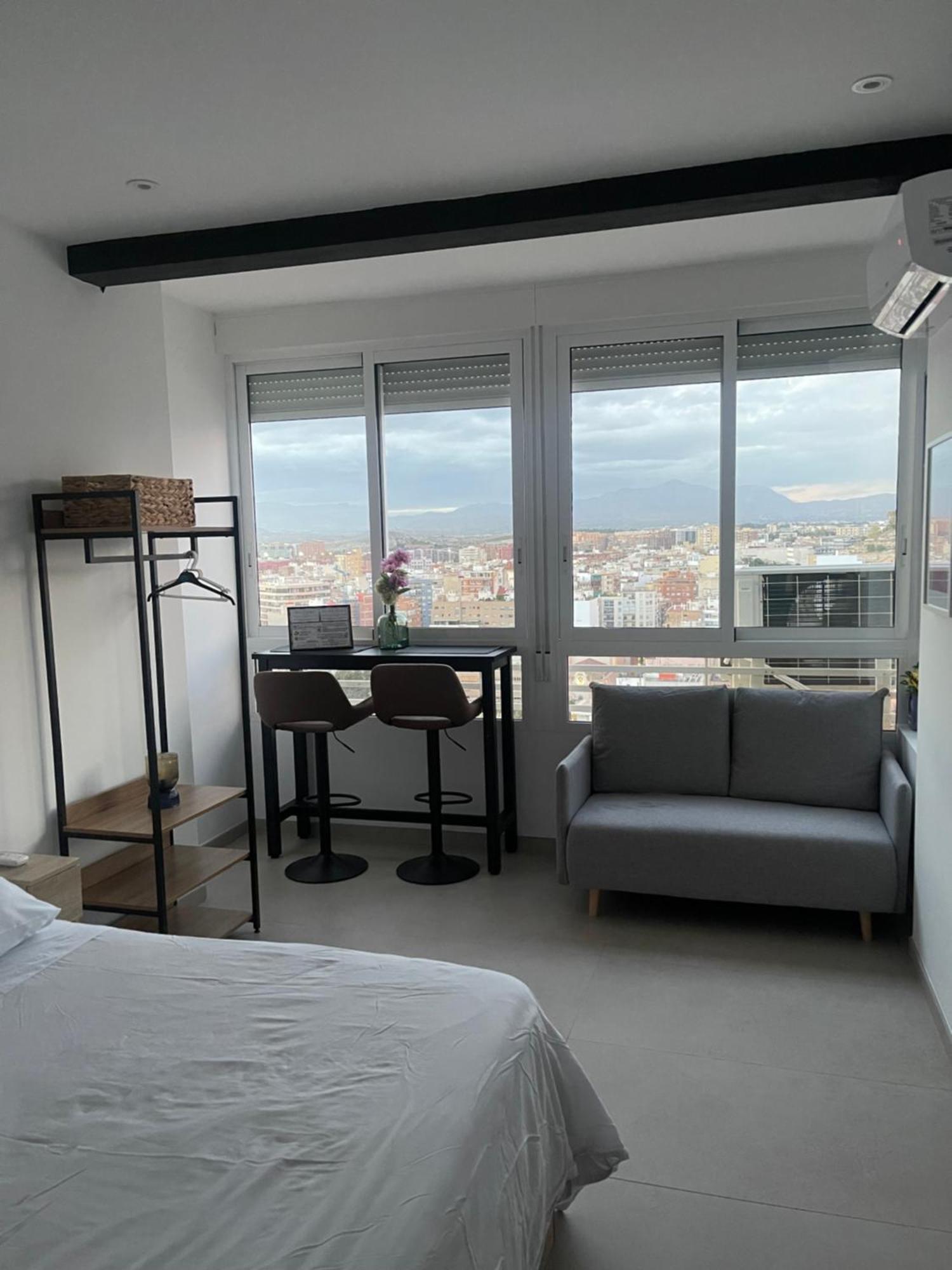 Sky Views Studio In City Centre Аликанте Экстерьер фото